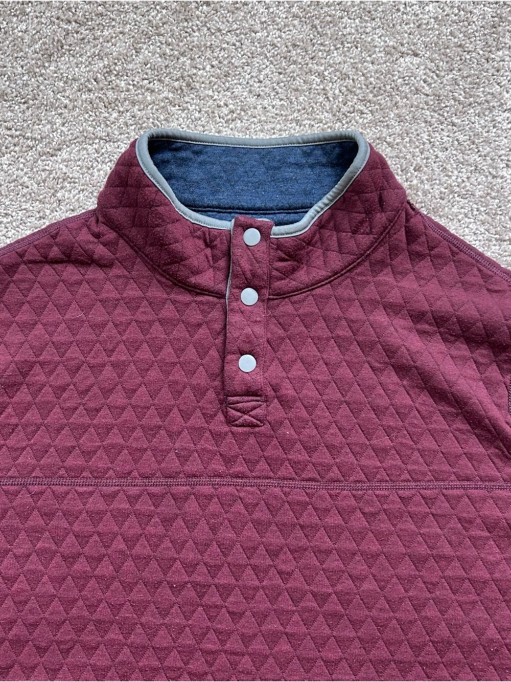 Men's Reversible Diamond Quilt Snap Neck Pullover - Burgundy & Navy Blue M/L - Picture 3 of 9